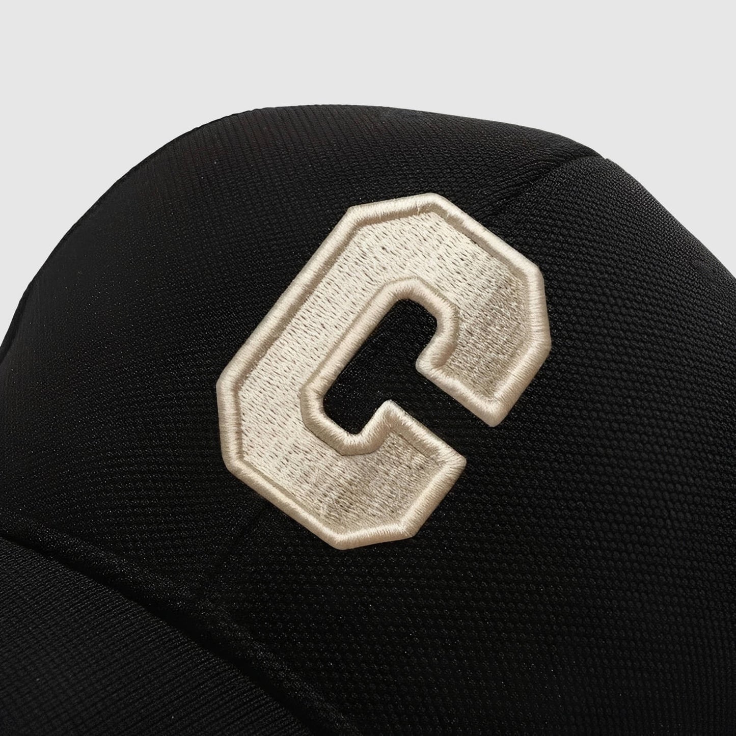 Casquette lettre C – simple, mode et facile à porter