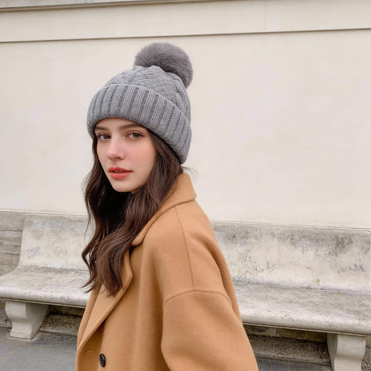 Bonnet en laine femme hiver torsadé pompon fourrure