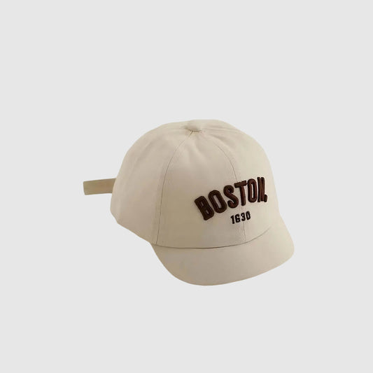 Casquette bébé à lettre brodée – protection soleil et look tendance