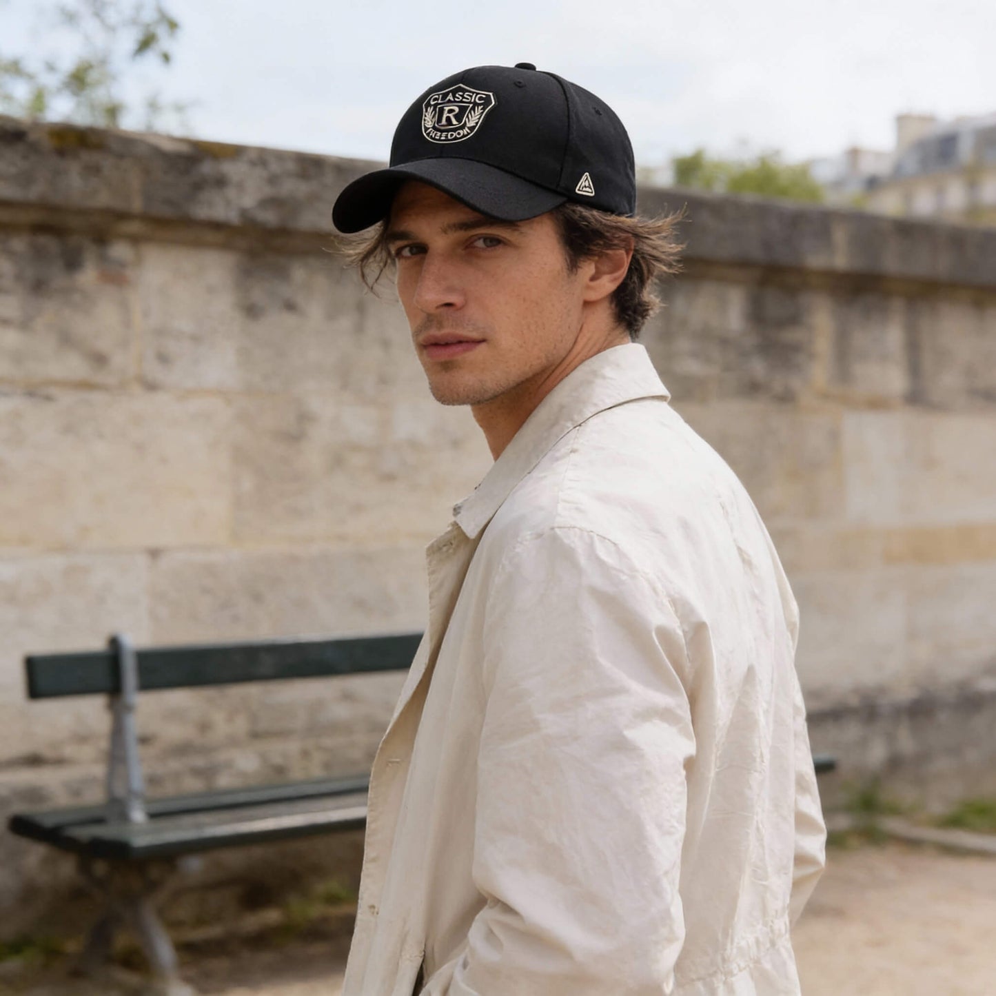 Casquette « CLASSIC » – broderie dorée et style urbain