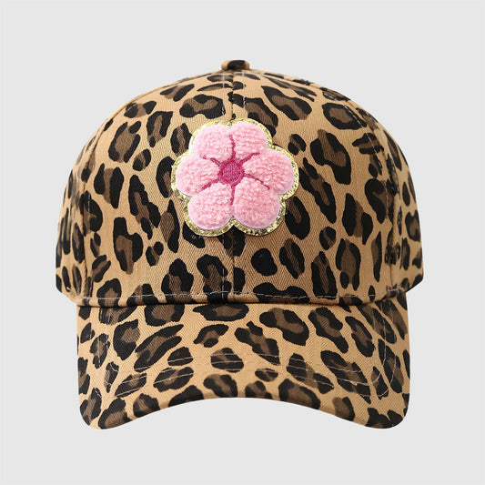 Casquette léopard avec fleur rose