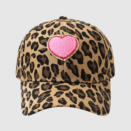 Casquette léopard cœur rose – touche girly et tendance