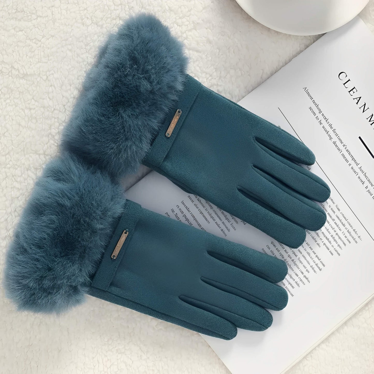 Gants femme hiver en suédine et fausse fourrure – doublés velours et tactiles