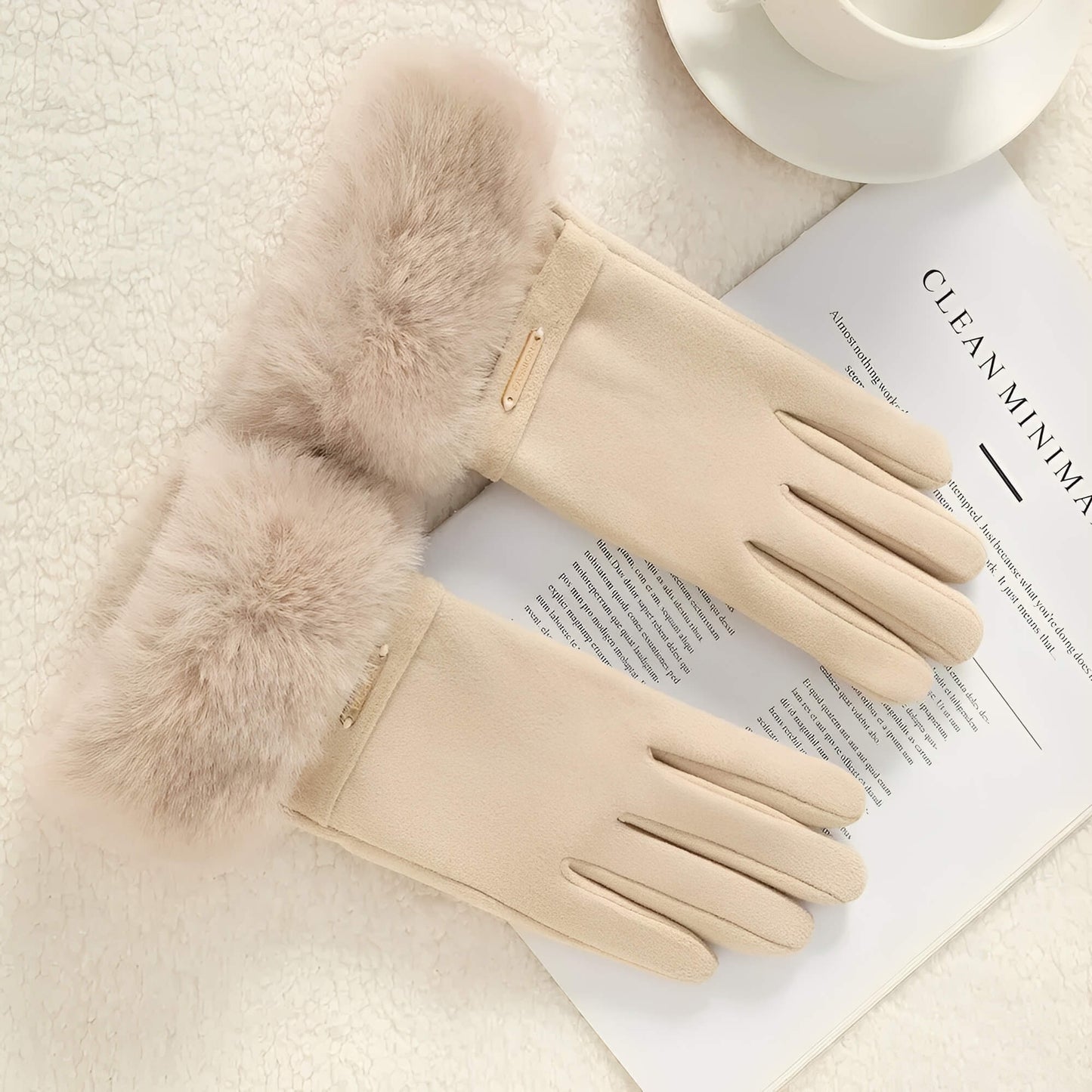 Gants femme hiver en suédine et fausse fourrure – doublés velours et tactiles