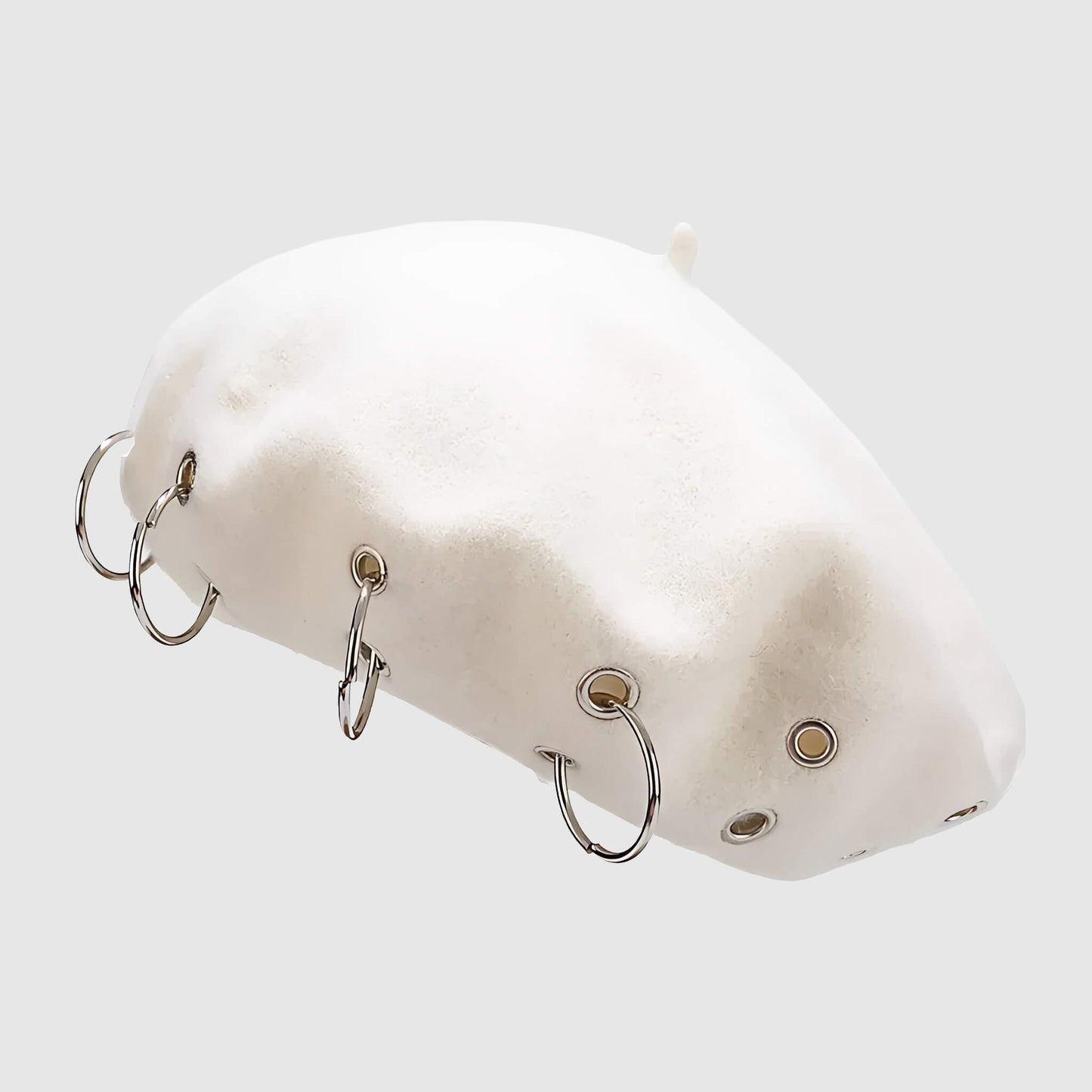 Béret en laine pour femme style rock avec anneaux métalliques