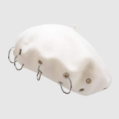Béret en laine pour femme style rock avec anneaux métalliques