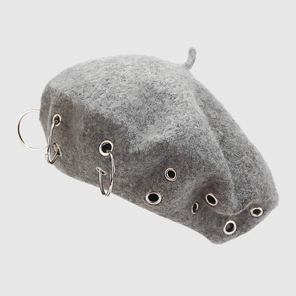 Béret en laine pour femme style rock avec anneaux métalliques