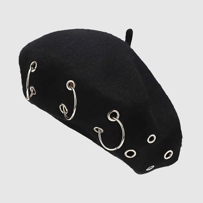 Béret en laine pour femme style rock avec anneaux métalliques