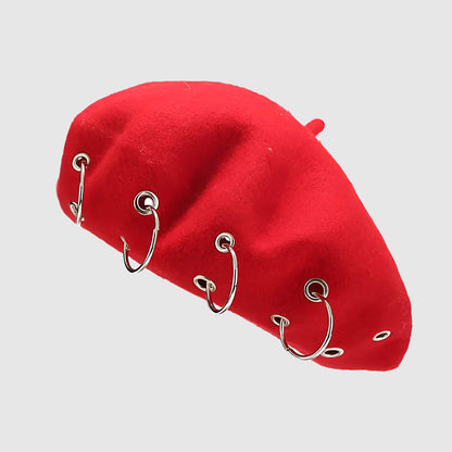 Béret en laine pour femme style rock avec anneaux métalliques