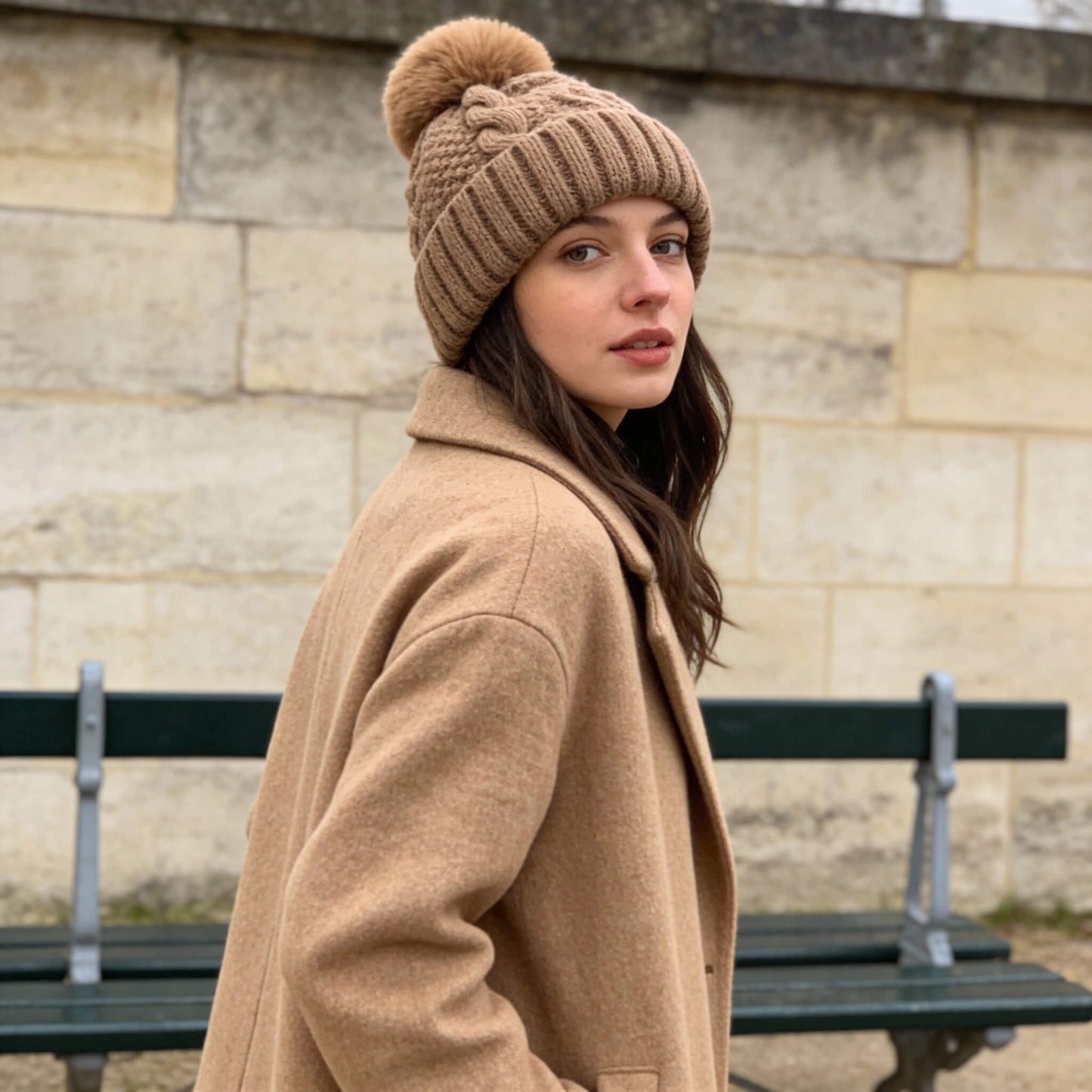 Bonnet en laine femme hiver torsadé pompon fourrure