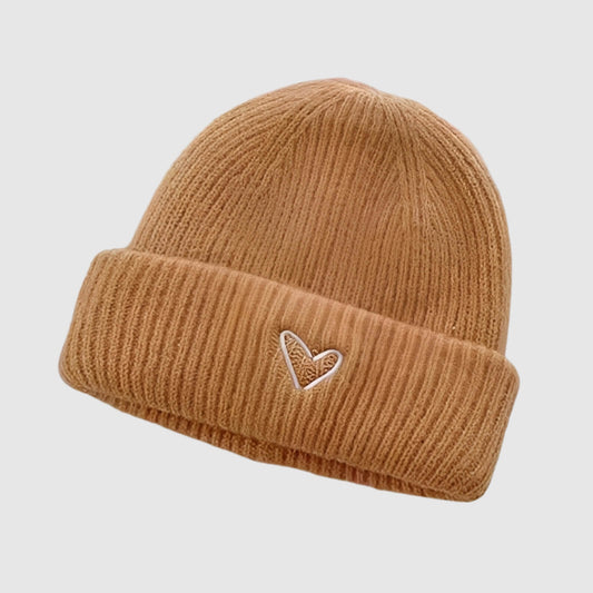 Bonnet enfant cœur brodé – douceur et chaleur pour l’hiver