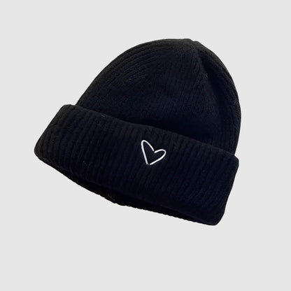 Bonnet enfant cœur brodé – douceur et chaleur pour l’hiver
