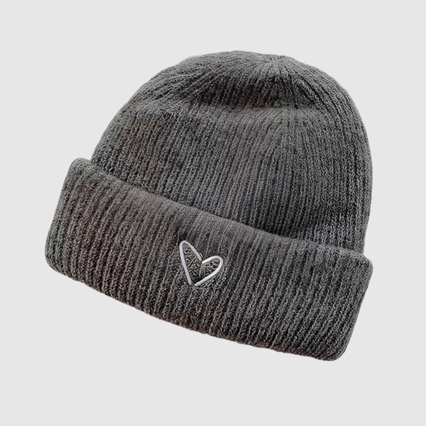 Bonnet enfant cœur brodé – douceur et chaleur pour l’hiver
