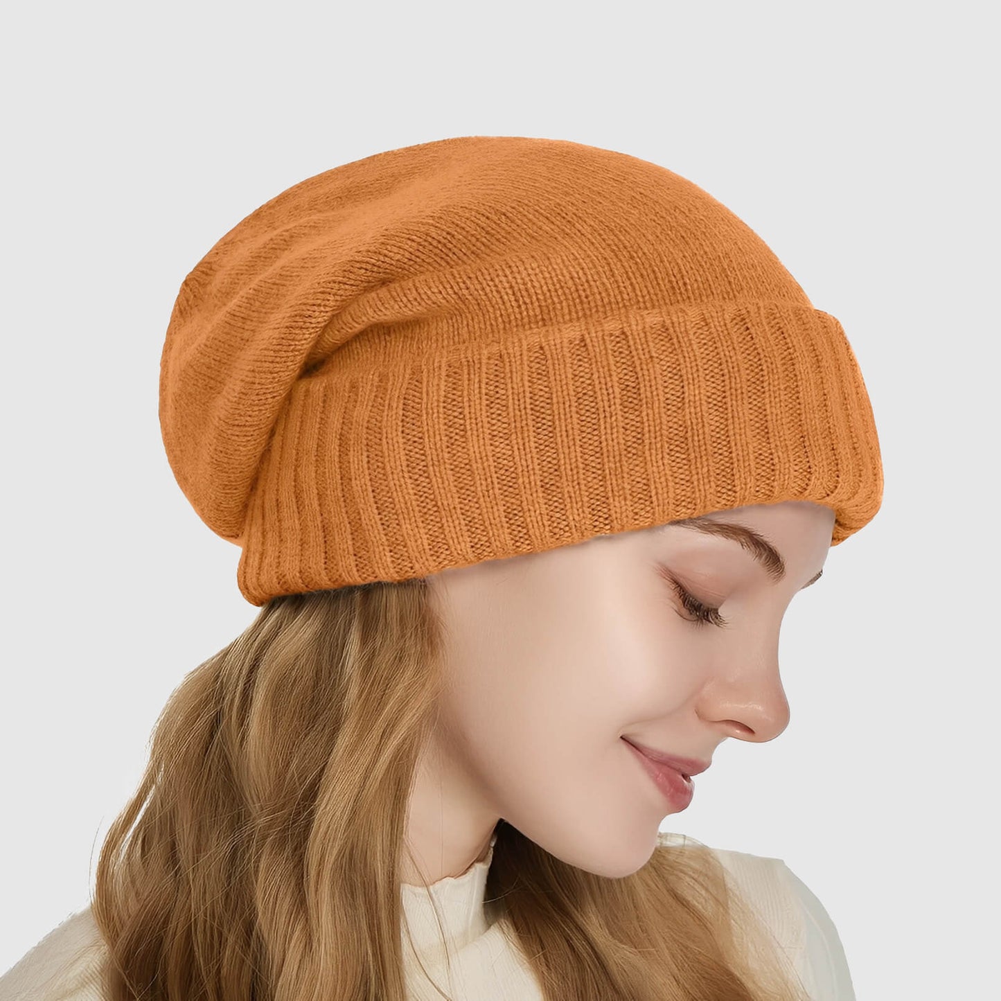 Bonnet femme en laine pure doublé satin – douceur et élégance hivernale