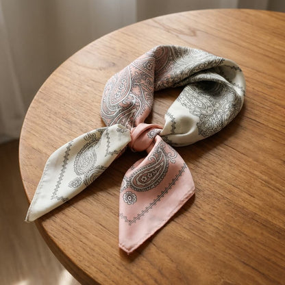 Foulard aux motifs élégants