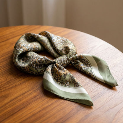 Foulard aux motifs élégants