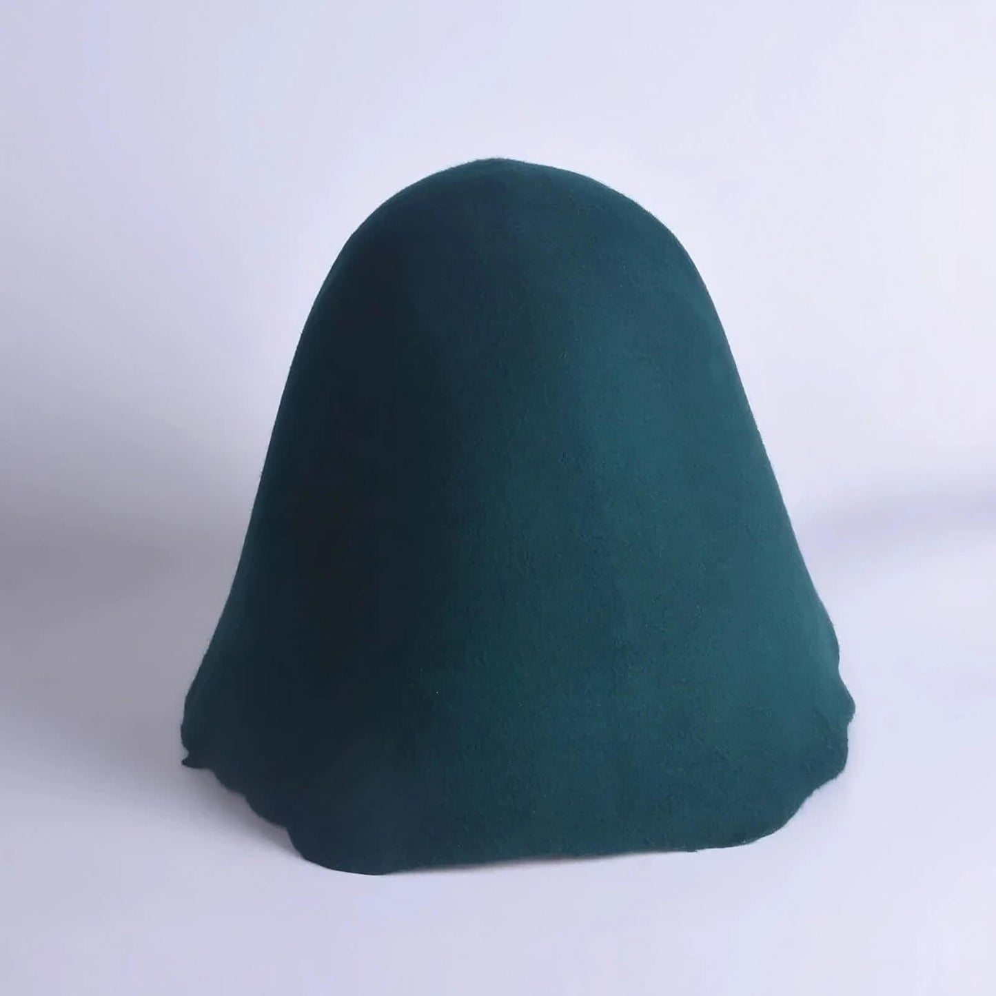 Chapeau cloche pour femme au style classique intemporel