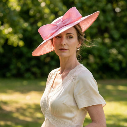 Chapeau de mariage à large bord et grand nœud pour femme