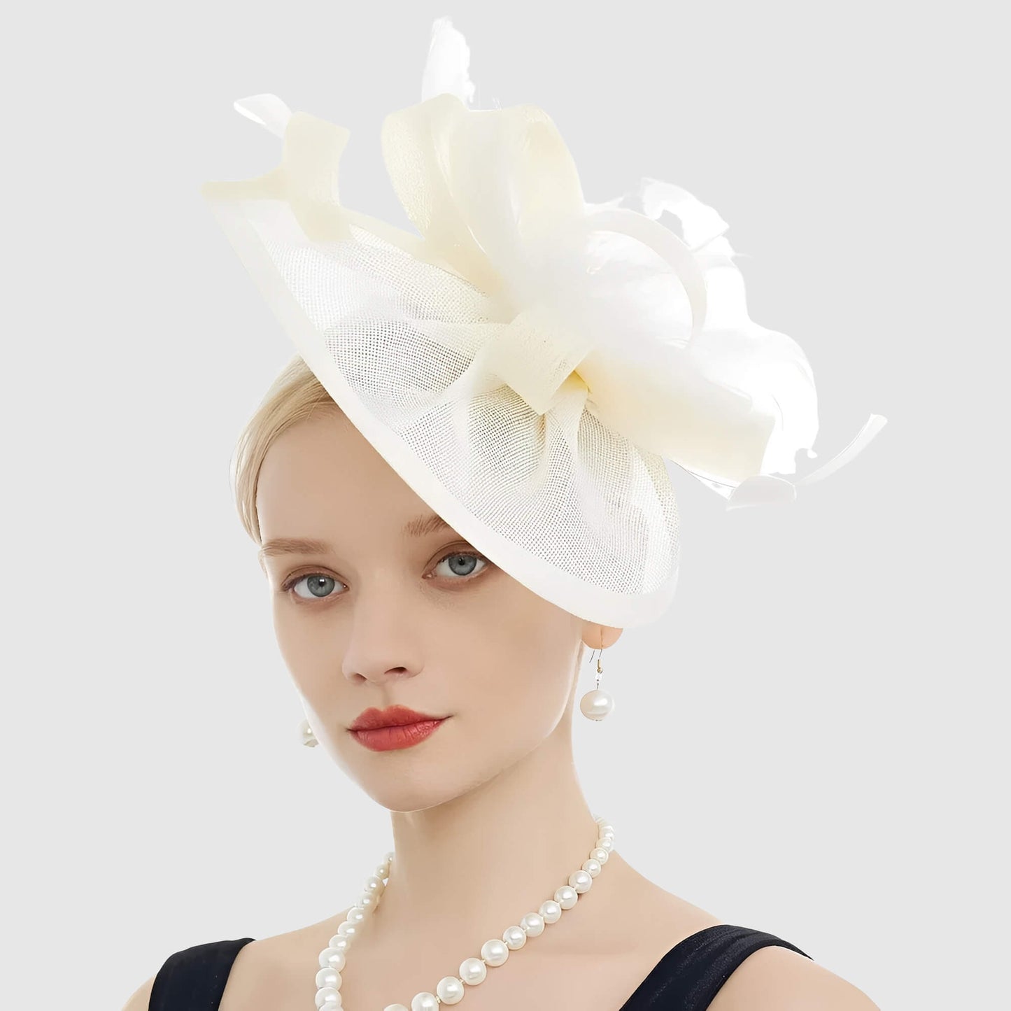 Chapeau de mariage avec plume et fleur