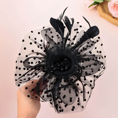 Chapeau de mariage fleur en voile et plumes sur serre-tête