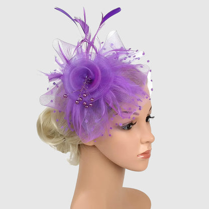Chapeau de mariage fleur en voile et plumes sur serre-tête