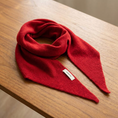 Écharpe triangle en maille douce pour femme
