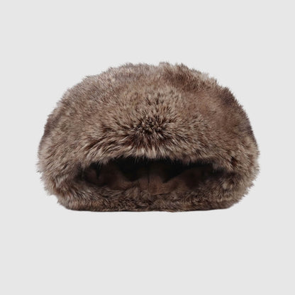 Bonnet russe en fausse fourrure – l’élégance chaude de l’hiver