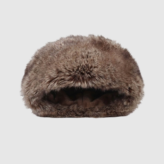 Bonnet russe en fausse fourrure – l’élégance chaude de l’hiver
